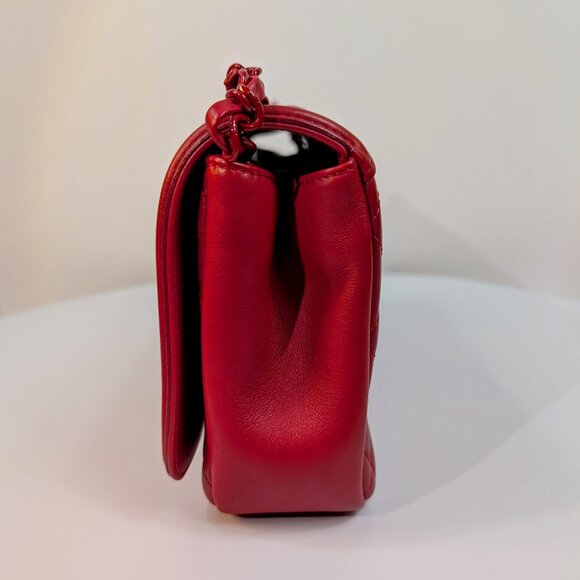 Chanel Rare Classic All-Red Flap Bag in Quilted Lambskin with Filigree CC - Picture 3 of 16